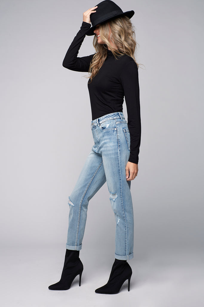 How to Wear Cropped Jeans in Winter