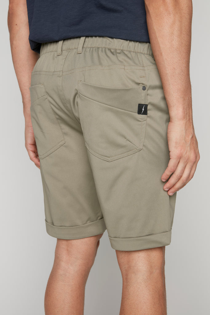 LENNON - Mens Rolled Up Shorts with Cool Stretch - Light Olive DNM.WORKS™